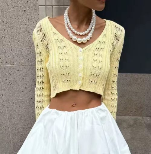 Cardigan Court Femme – Maille Ajourée Élégante et Féminine